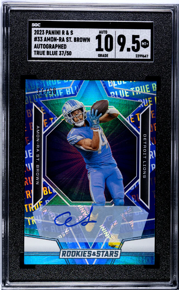 AMON-RA ST. BROWN #33 2023 PANINI ROOKIES & STARS AUTO. TRUE BLUE /50 SGC 9.5 MT+